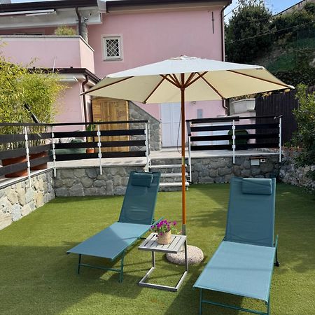 Casa Vacanze La Villetta Tra Cinque Terre E Versilia Ameglia Exterior photo