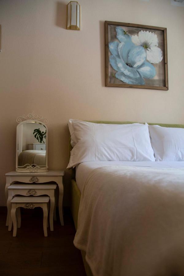 Casa Vacanze La Villetta Tra Cinque Terre E Versilia Ameglia Exterior photo