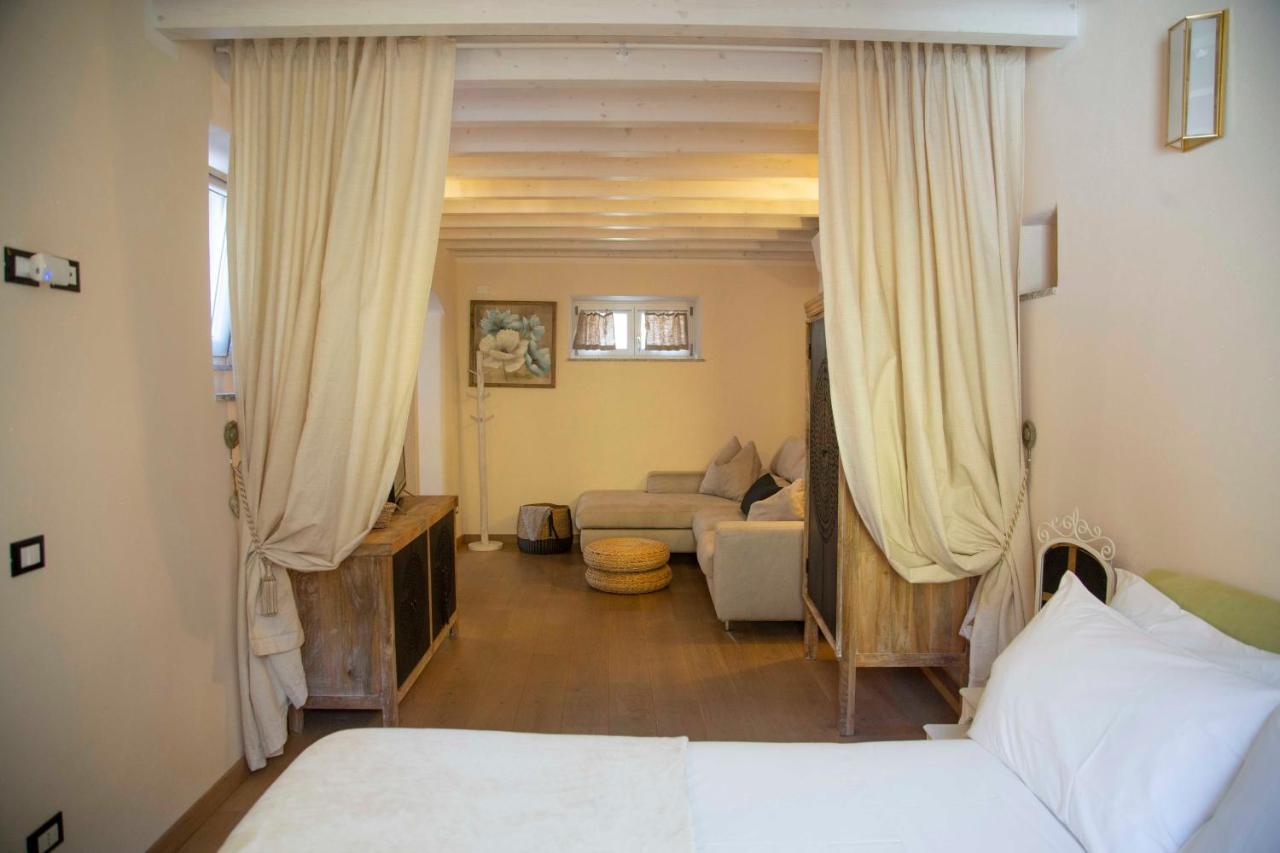 Casa Vacanze La Villetta Tra Cinque Terre E Versilia Ameglia Exterior photo