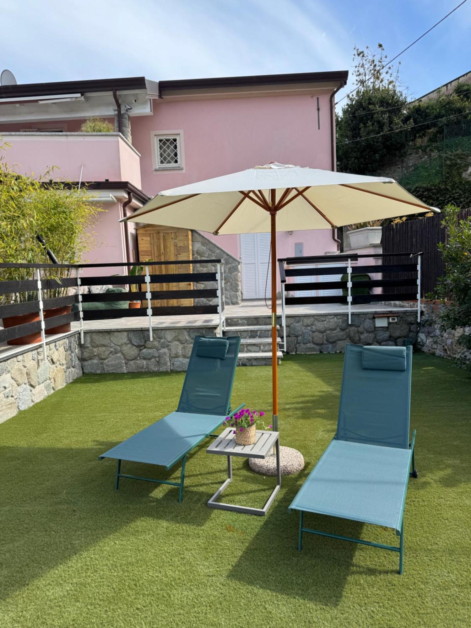Casa Vacanze La Villetta Tra Cinque Terre E Versilia Ameglia Exterior photo