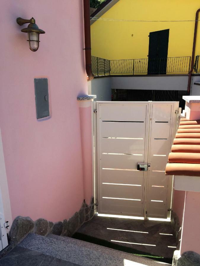Casa Vacanze La Villetta Tra Cinque Terre E Versilia Ameglia Exterior photo